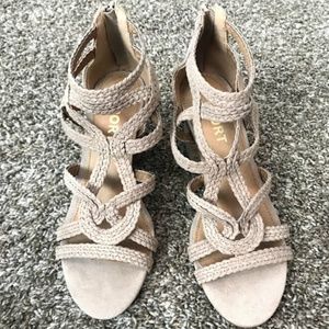 Womens Nude Heels, (Report)